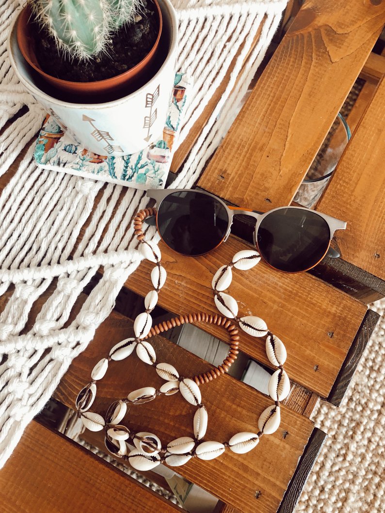 COWRIE SHELL SUNGLASS STRAP
