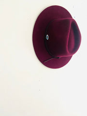 BERRY LEATHER BOW RANCHER HAT
