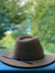 GOLDEN CARAMEL LEATHER BOW RANCHER HAT