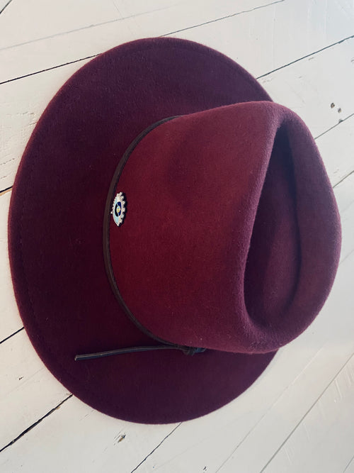 BERRY LEATHER BOW RANCHER HAT